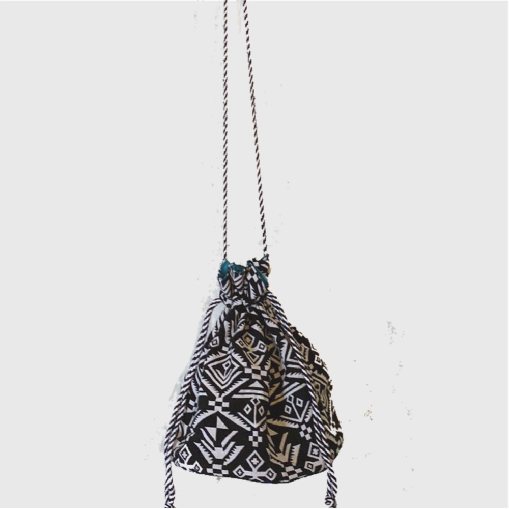 VINTAGE 90s Aztec printed crossbody bucket bag
